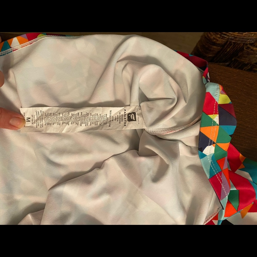 Size M Fabletics sport shirt - Picture 3 of 3